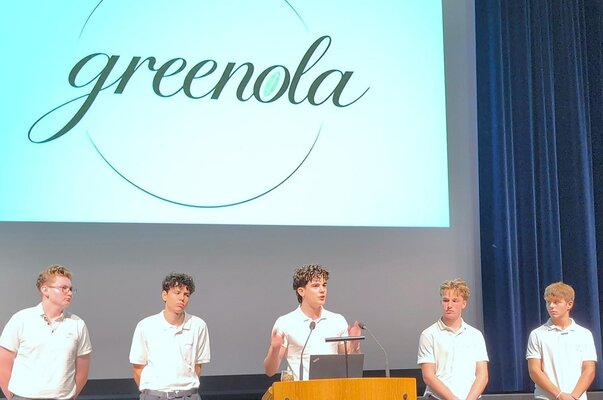 02_greenola_praesentation_buehne - 1